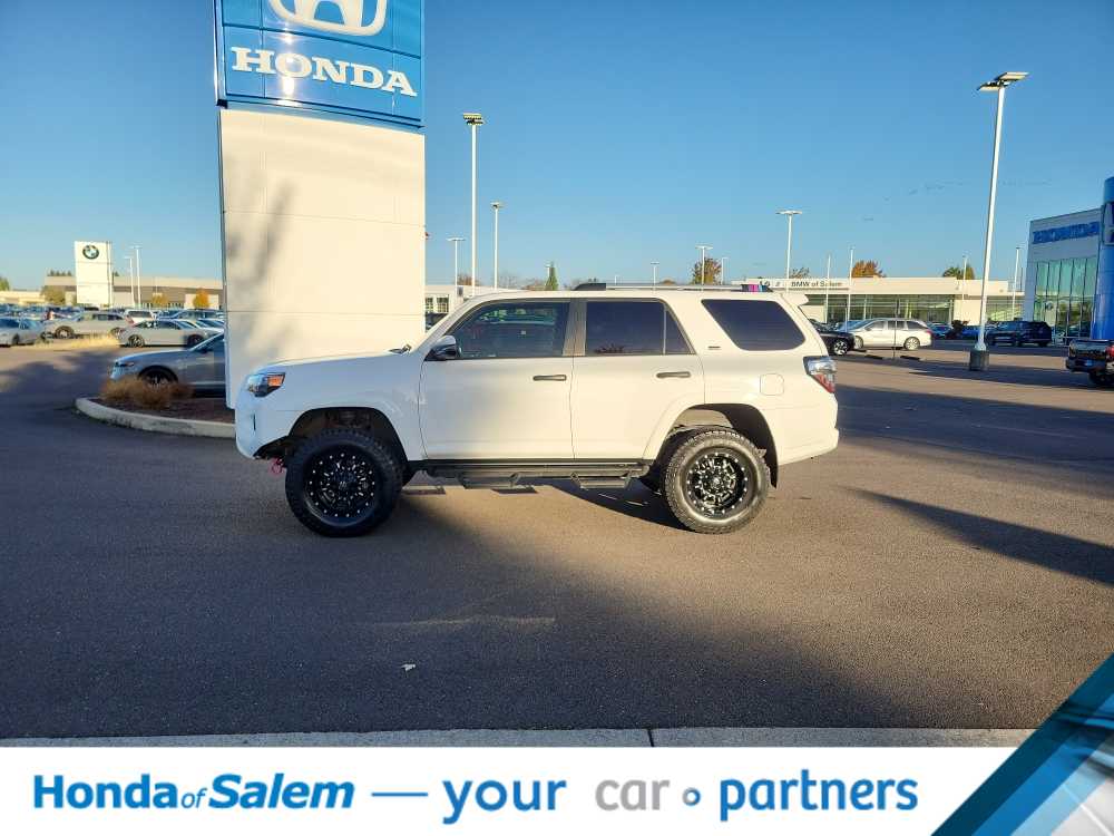 Thumbnail: 2021 Toyota 4Runner - 3
