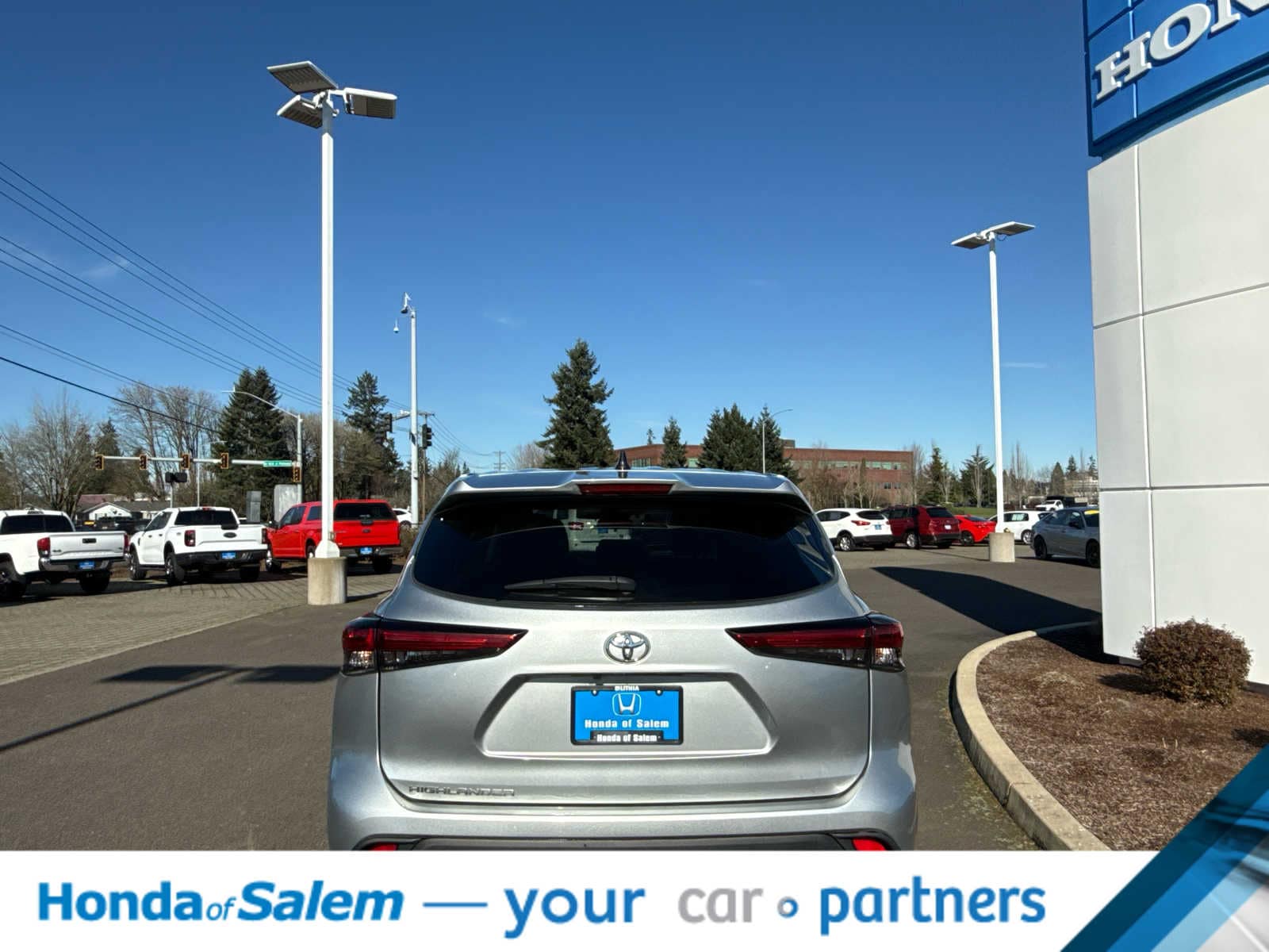 Thumbnail: 2023 Toyota Highlander - 5