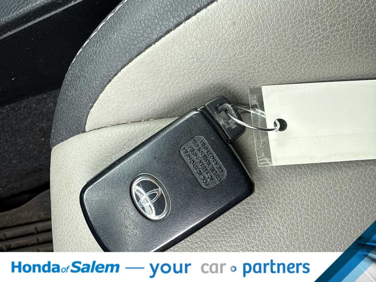 Thumbnail: 2018 Toyota RAV4 - 21