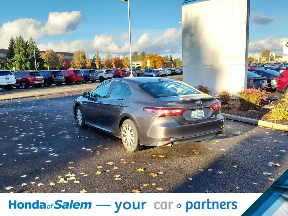 2020 Toyota Camry Hybrid LE photo 3