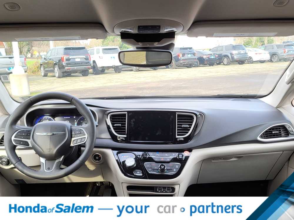 Thumbnail: 2024 Chrysler Pacifica - 9