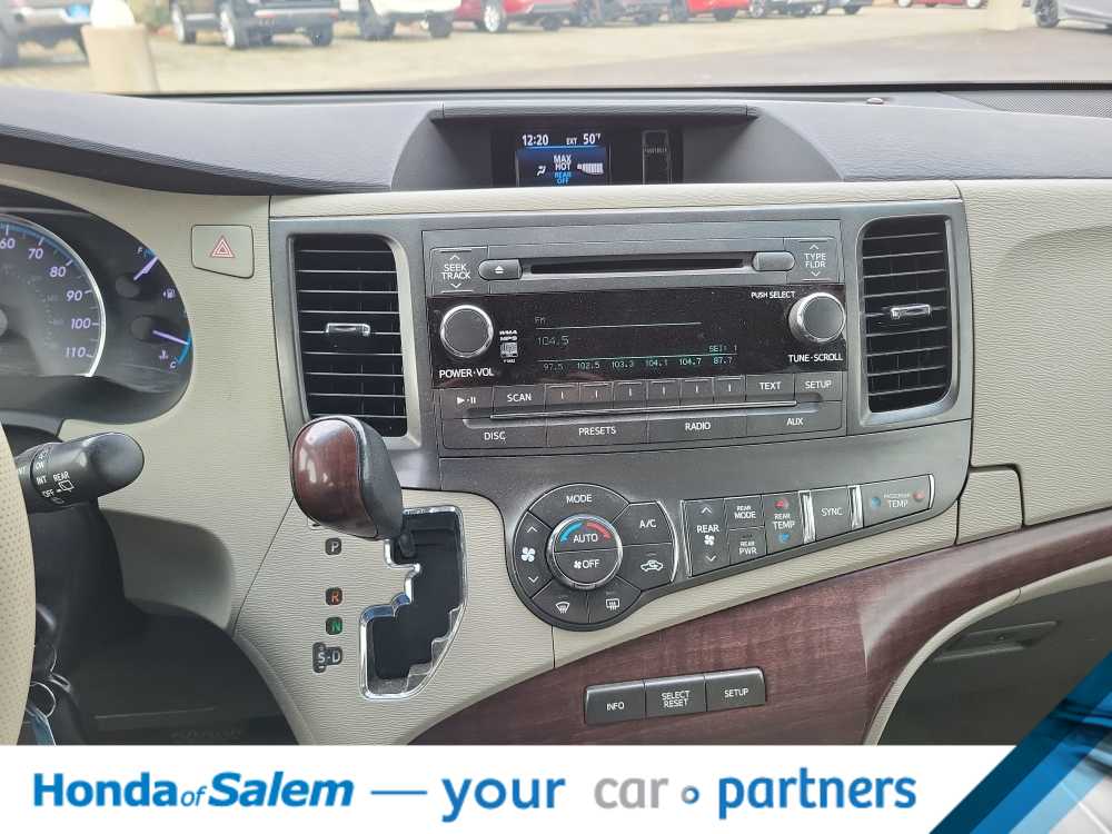 Thumbnail: 2014 Toyota Sienna - 16