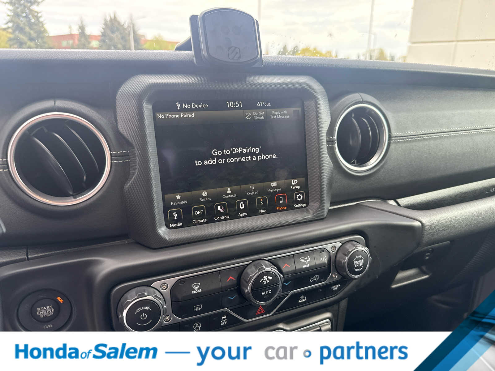 Thumbnail: 2021 Jeep Gladiator - 16