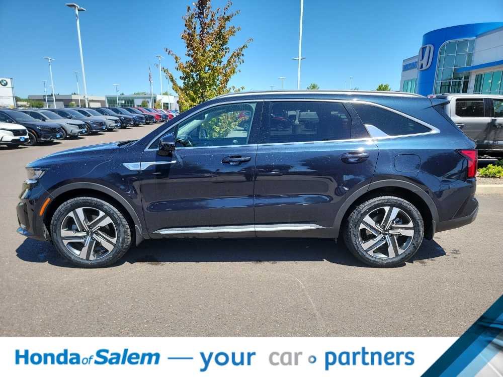 Thumbnail: 2023 Kia Sorento - 3