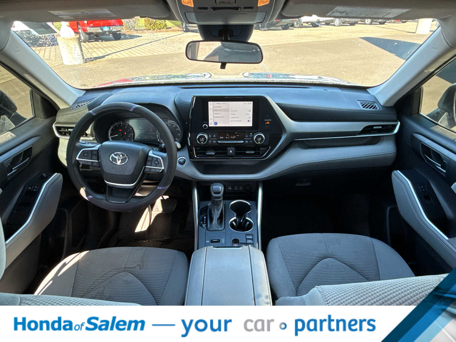 Thumbnail: 2023 Toyota Highlander - 10