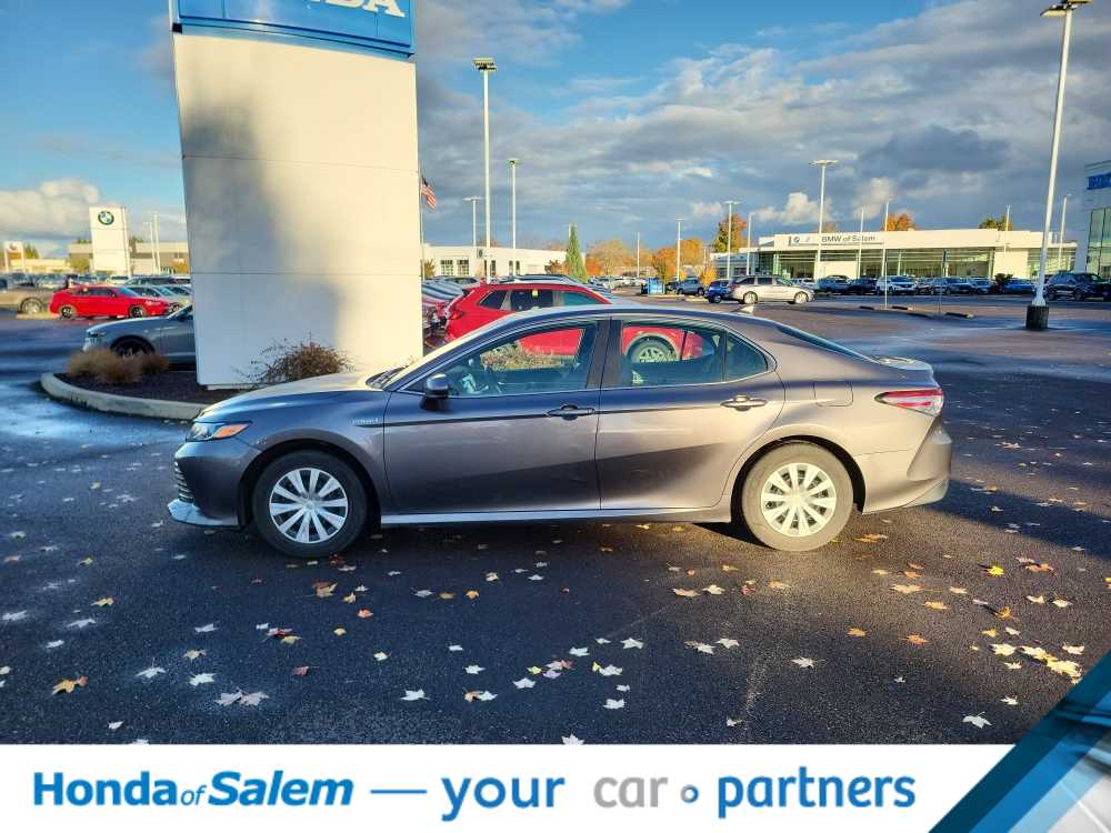 2020 Toyota Camry Hybrid LE photo 2