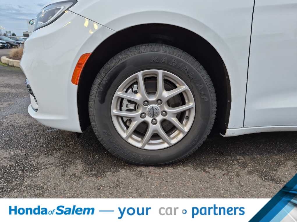 Thumbnail: 2024 Chrysler Pacifica - 8