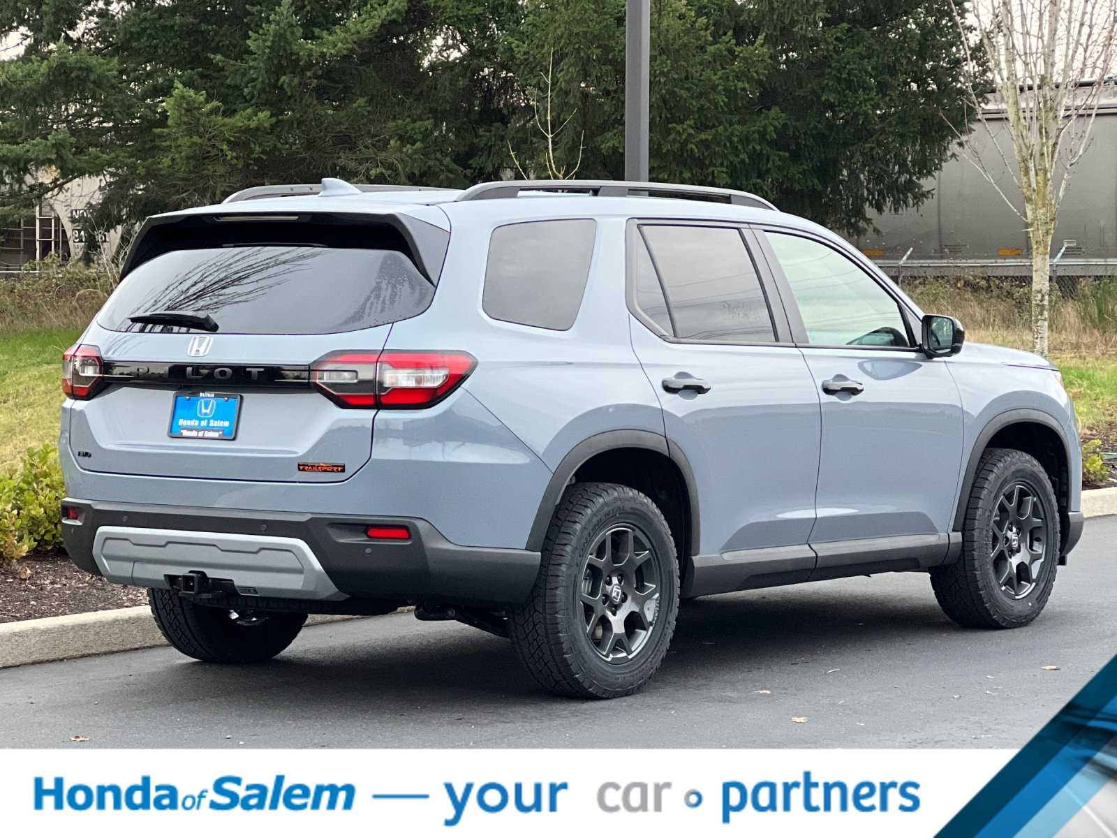 2025 Honda Pilot TrailSport photo 2