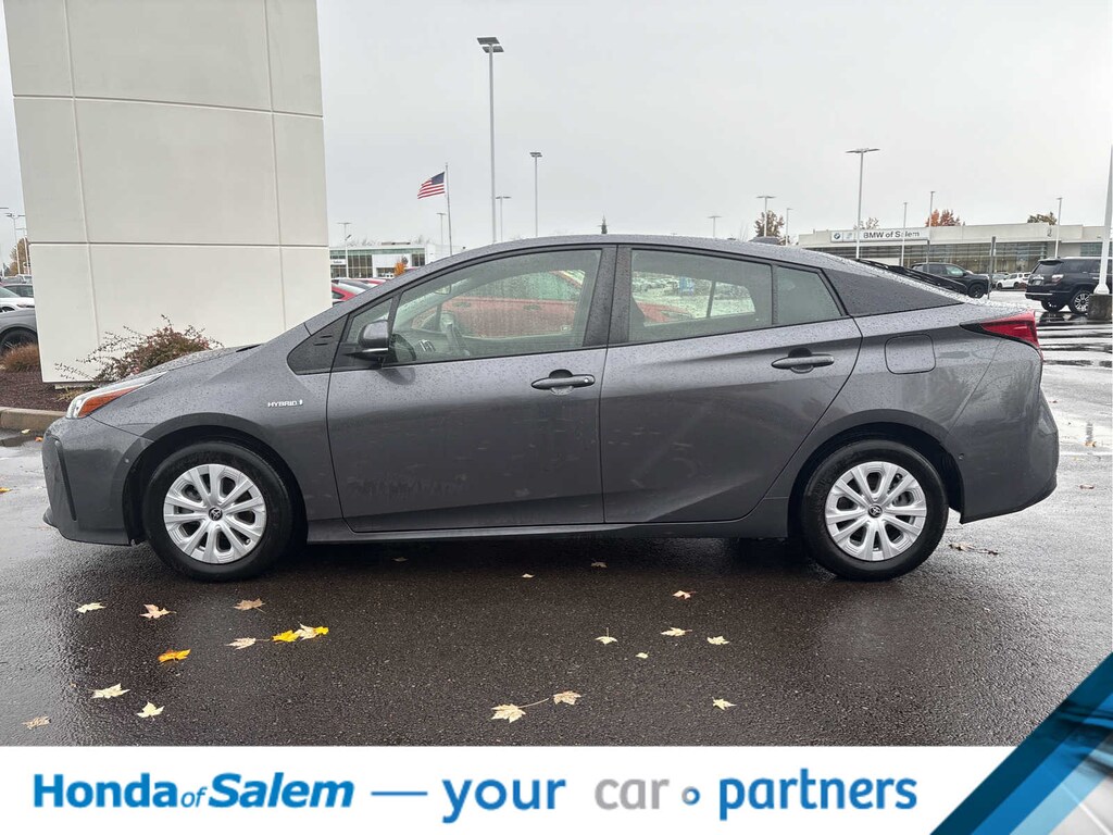 Used 2021 Toyota Prius LE Hatchback
