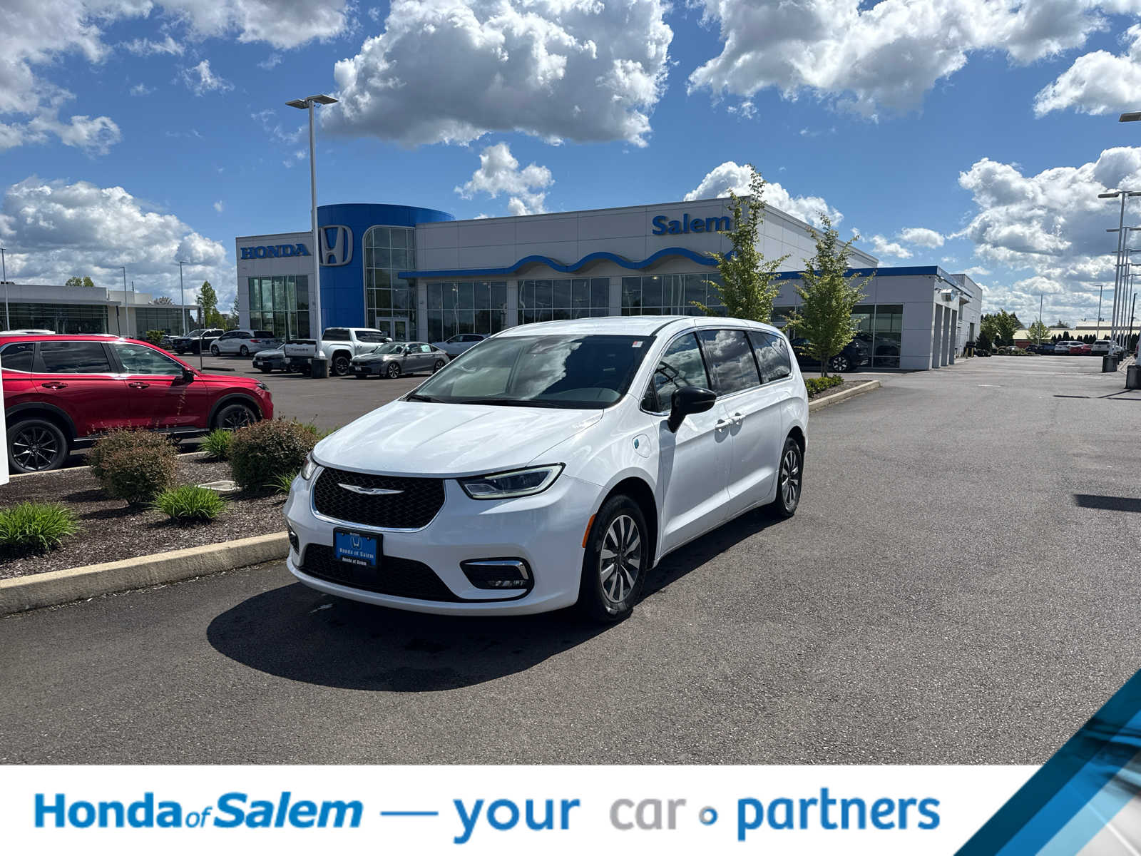 Thumbnail: 2024 Chrysler Pacifica - 1