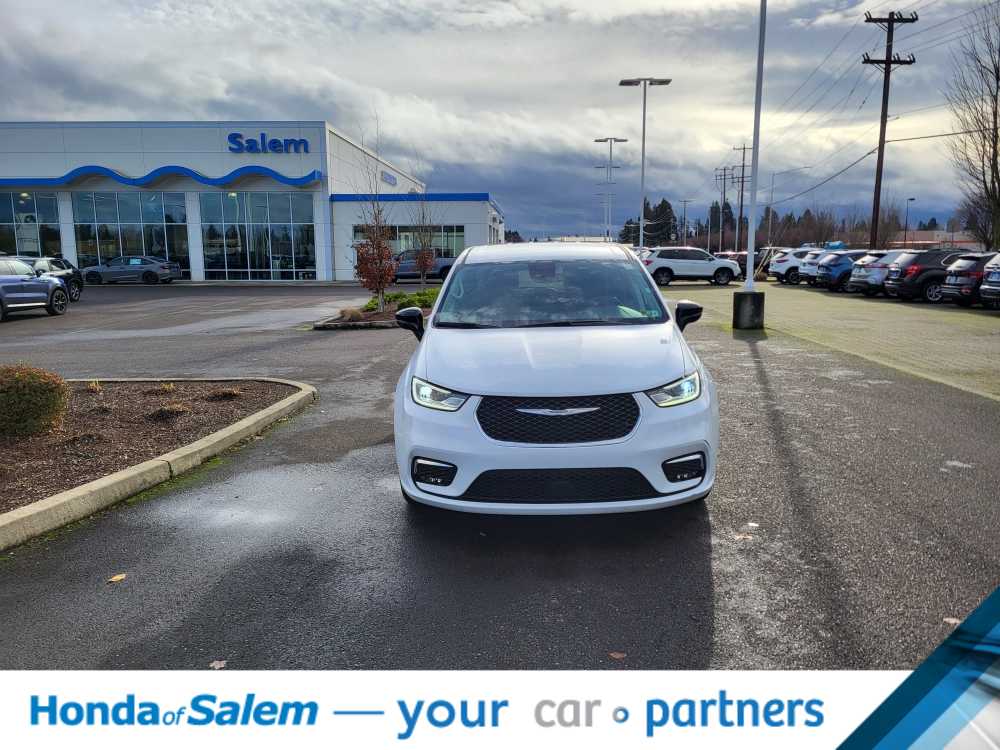 Thumbnail: 2024 Chrysler Pacifica - 6