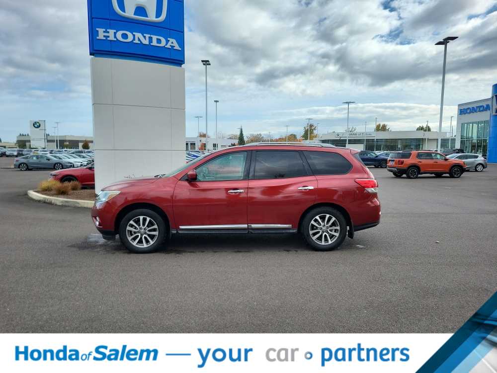 Thumbnail: 2013 Nissan Pathfinder - 3