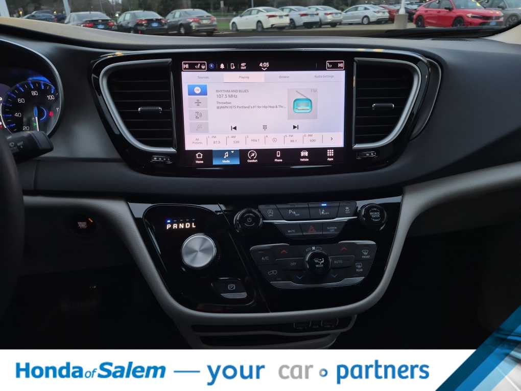 Thumbnail: 2024 Chrysler Pacifica - 16