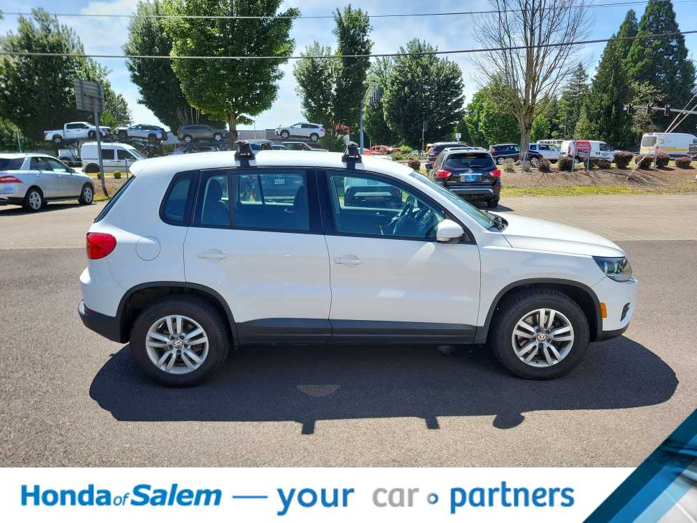 2013 Volkswagen Tiguan S 23