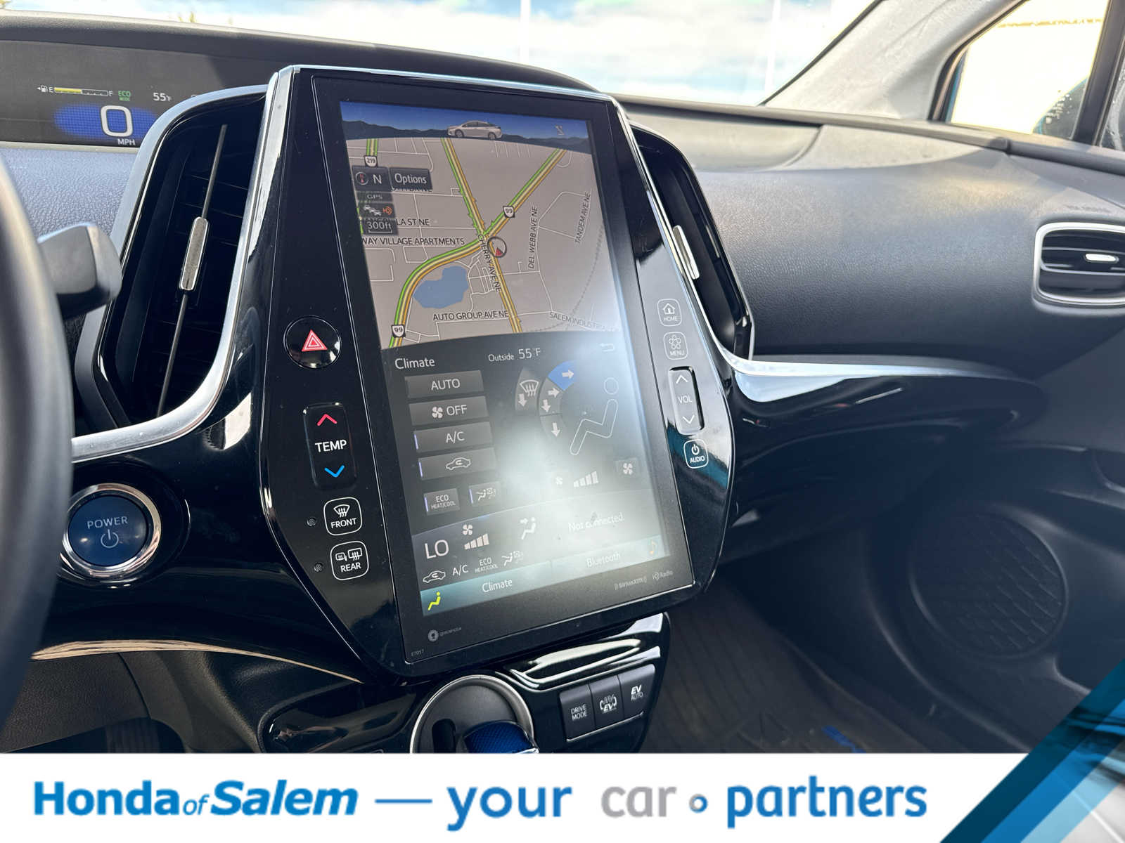 Thumbnail: 2021 Toyota Prius Prime - 16