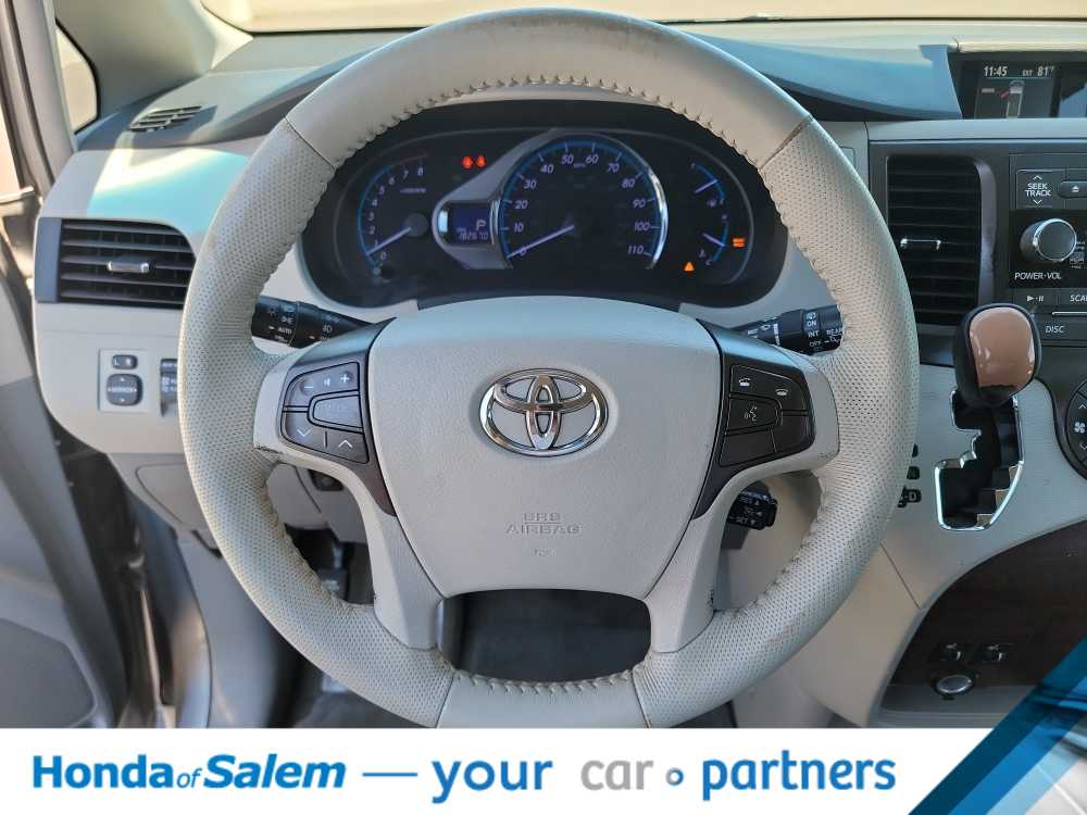Thumbnail: 2012 Toyota Sienna - 15