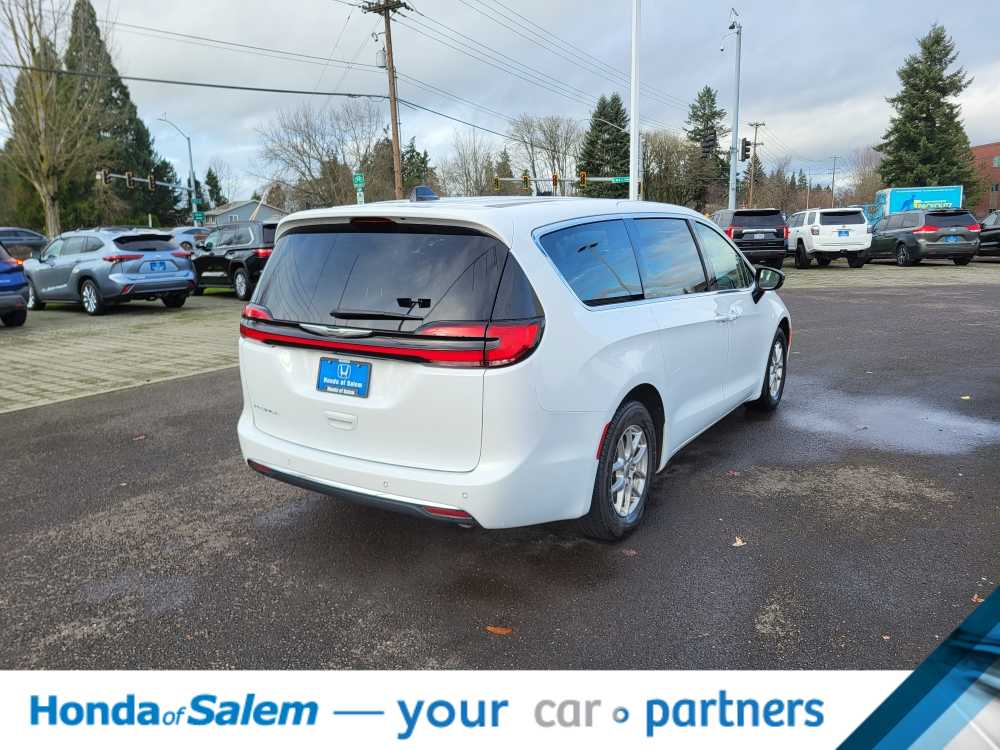 Thumbnail: 2024 Chrysler Pacifica - 22