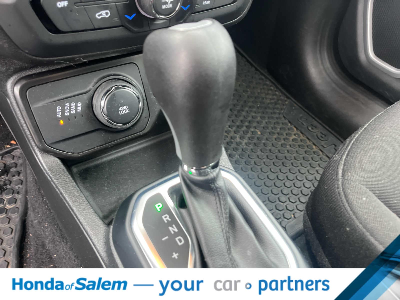 Thumbnail: 2020 Jeep Renegade - 17