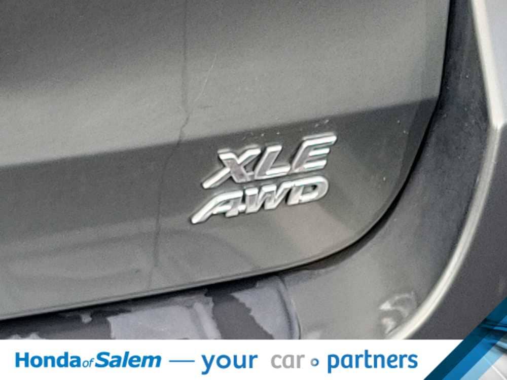 Thumbnail: 2014 Toyota Sienna - 7