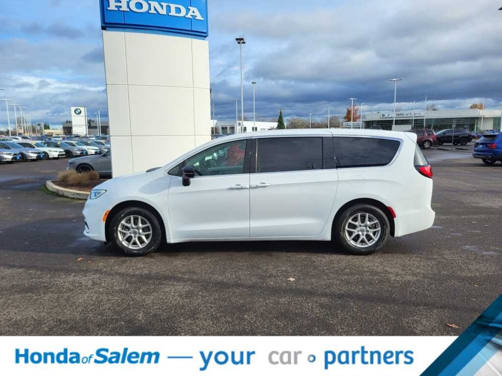 Used 2024 Chrysler Pacifica Touring L Van Passenger Van