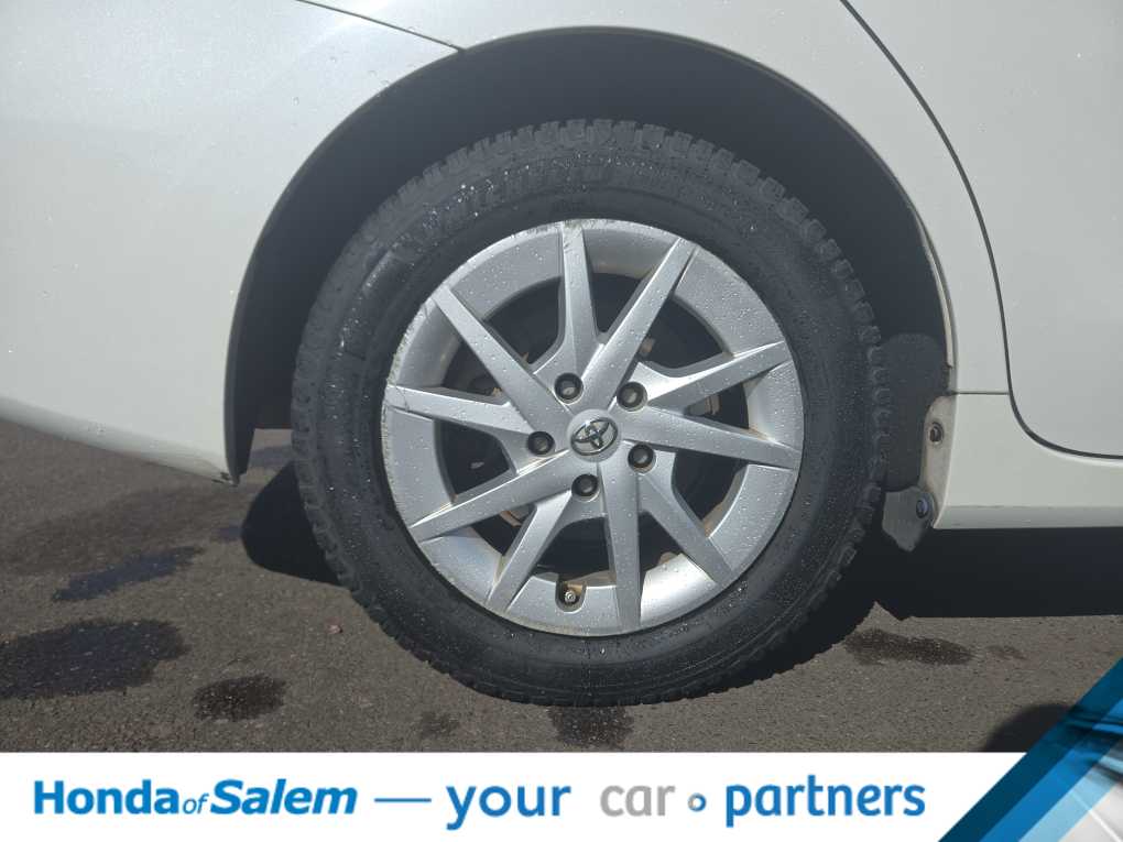 Thumbnail: 2012 Toyota Prius v - 10