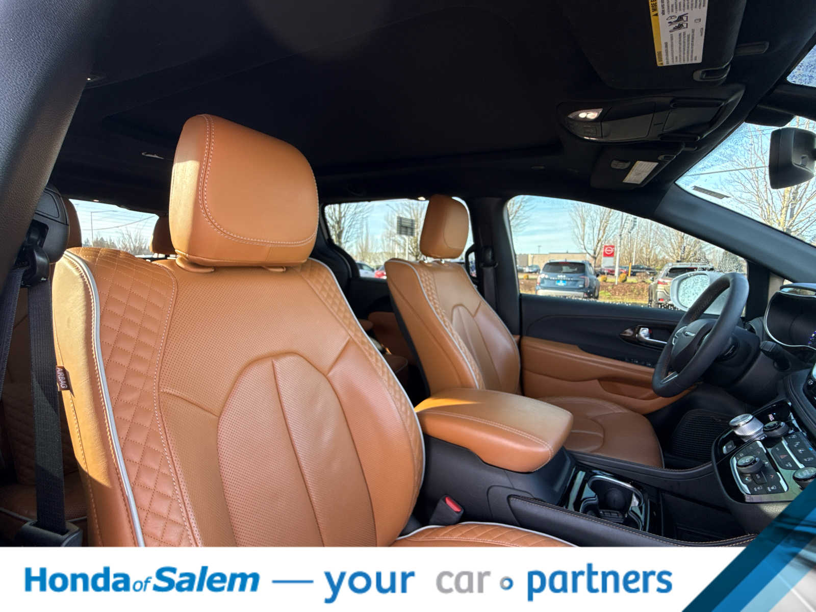 Thumbnail: 2022 Chrysler Pacifica - 14