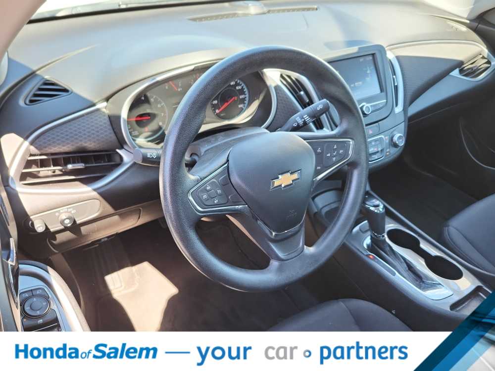 Thumbnail: 2016 Chevrolet Malibu - 2
