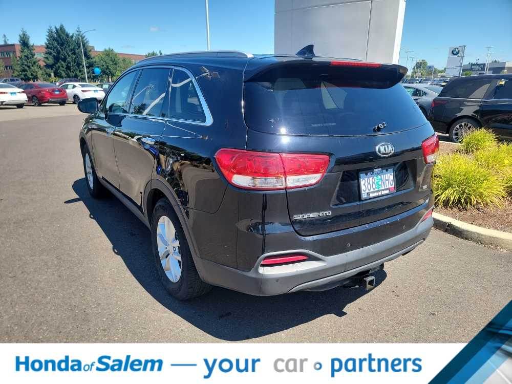 Thumbnail: 2017 Kia Sorento - 4