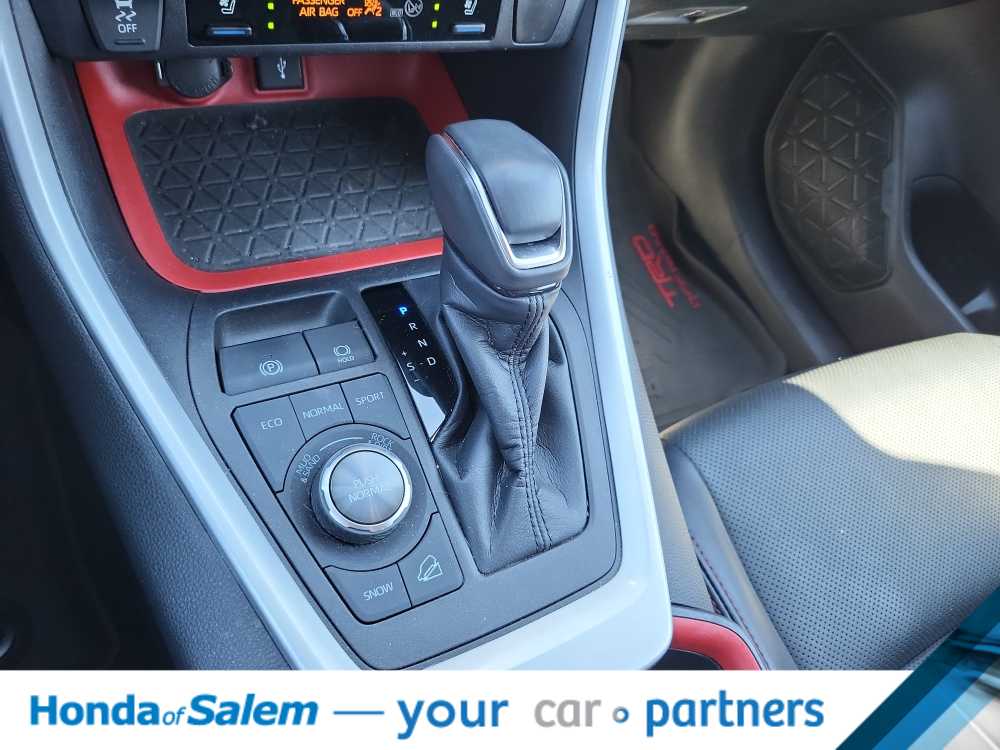 Thumbnail: 2022 Toyota RAV4 - 17