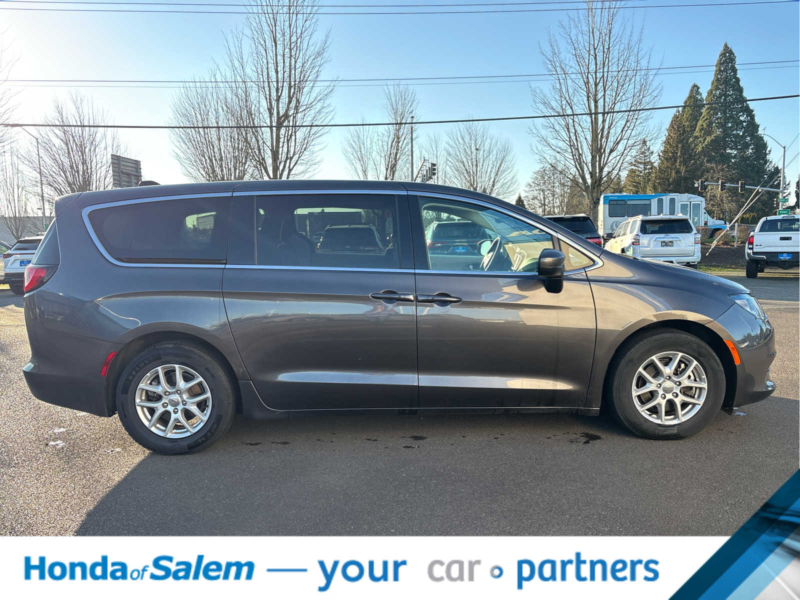 Thumbnail: 2023 Chrysler Voyager - 7