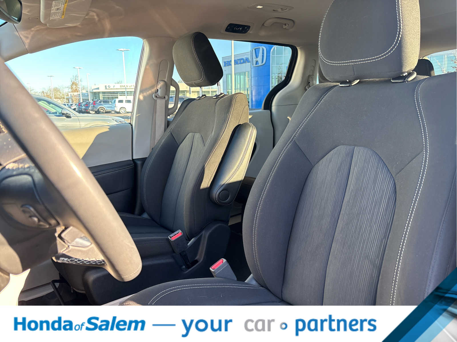 Thumbnail: 2023 Chrysler Voyager - 14