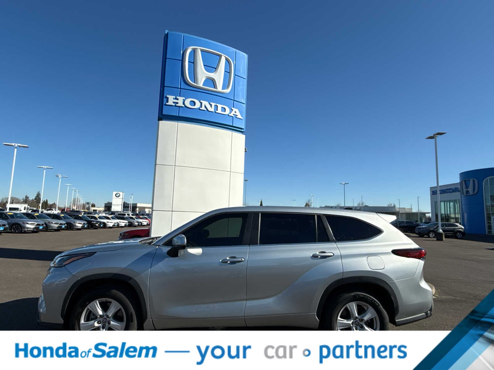 Thumbnail: 2023 Toyota Highlander - 3