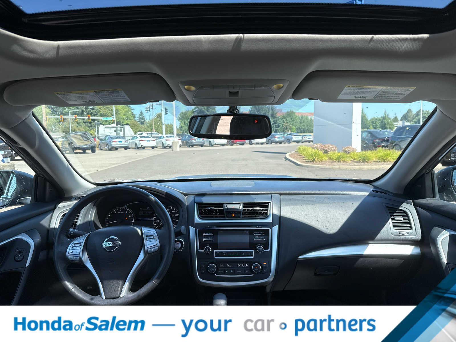 Thumbnail: 2017 Nissan Altima - 13