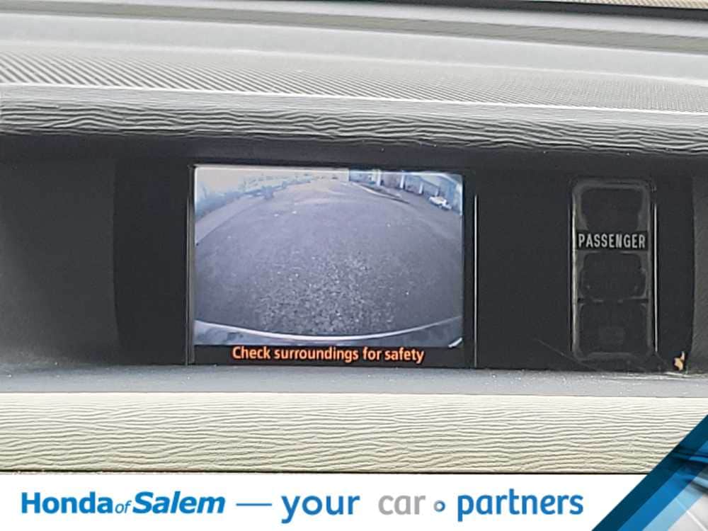 Thumbnail: 2014 Toyota Sienna - 25