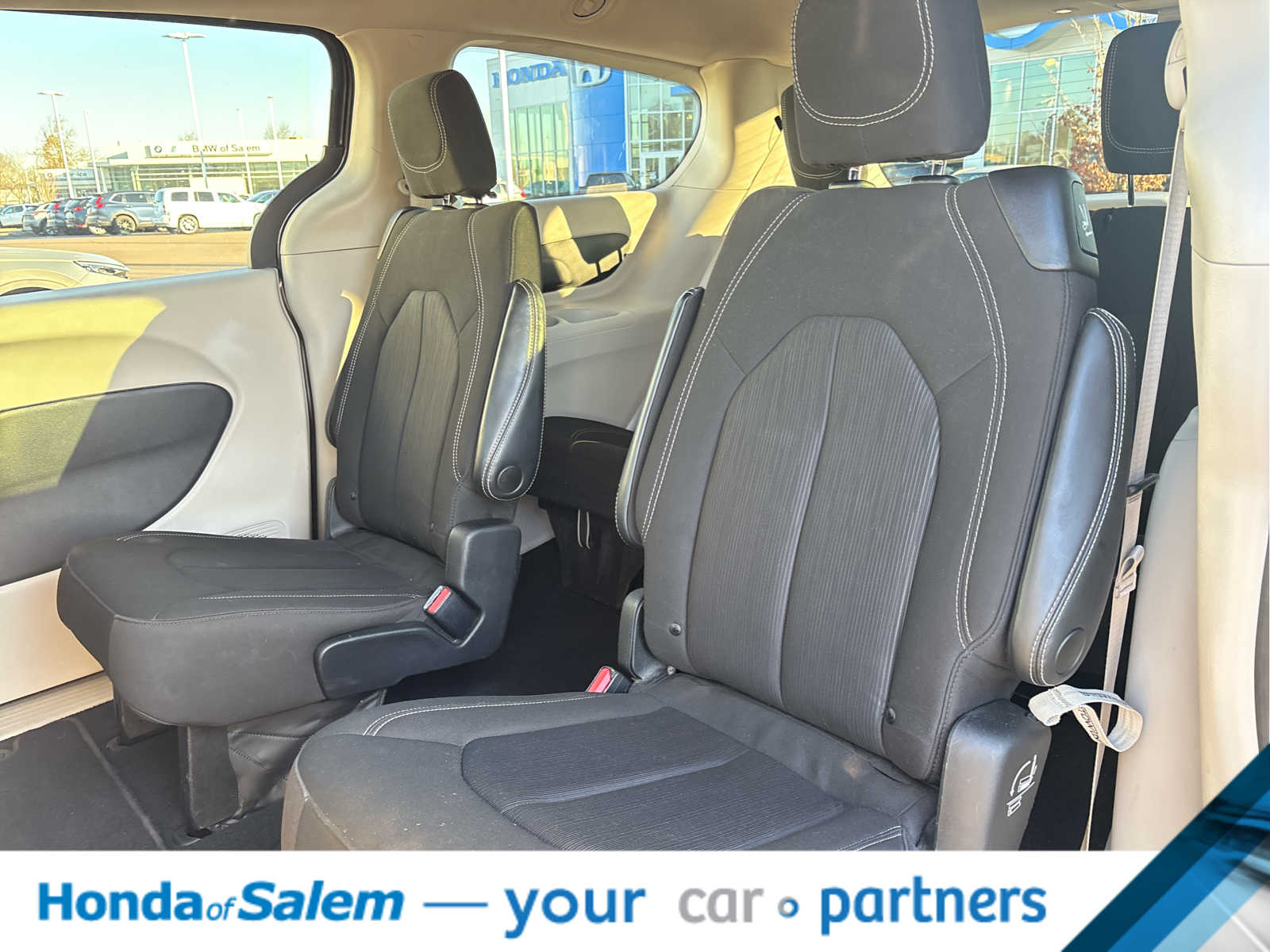 Thumbnail: 2023 Chrysler Voyager - 16