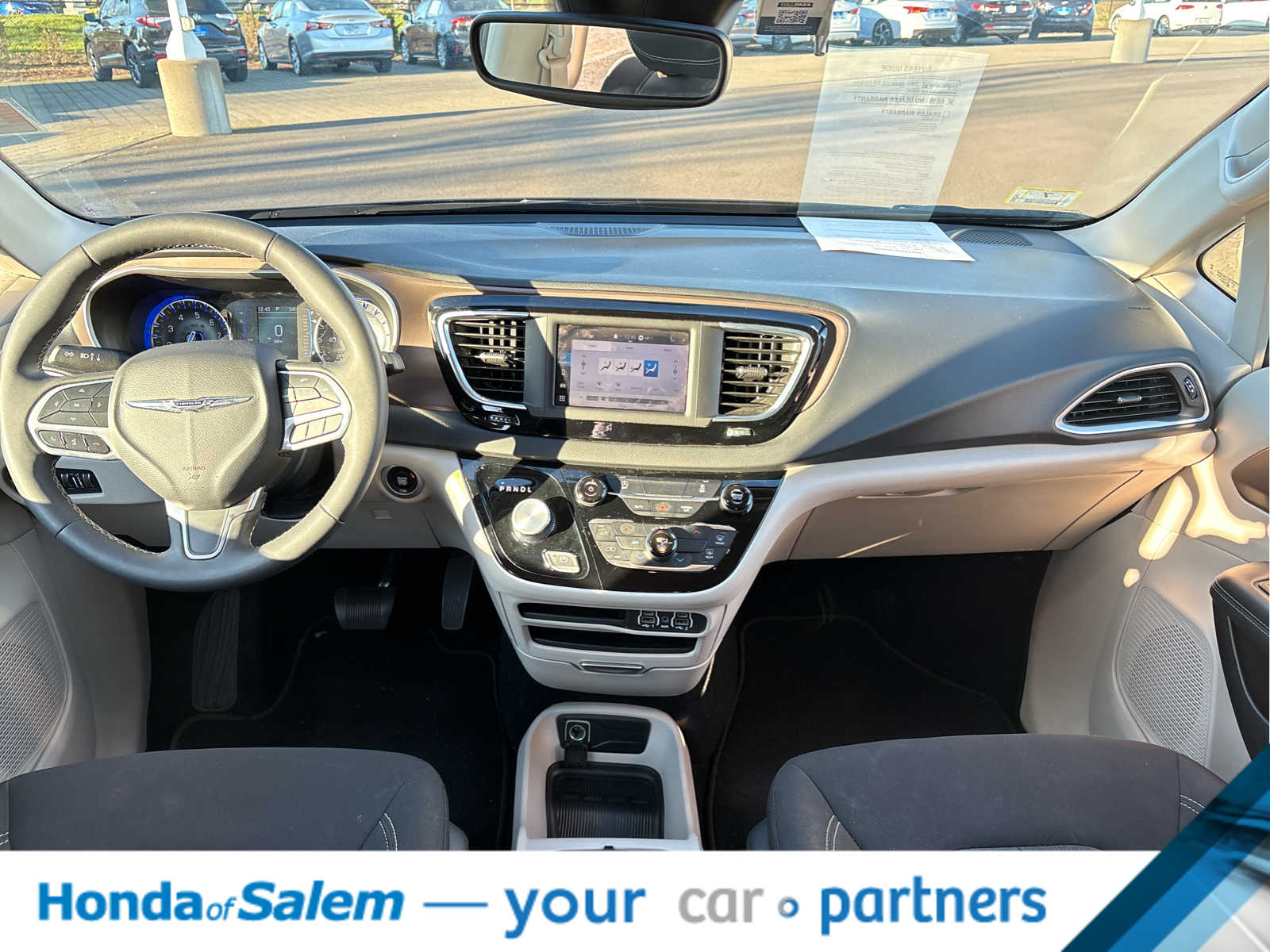 Thumbnail: 2023 Chrysler Voyager - 18