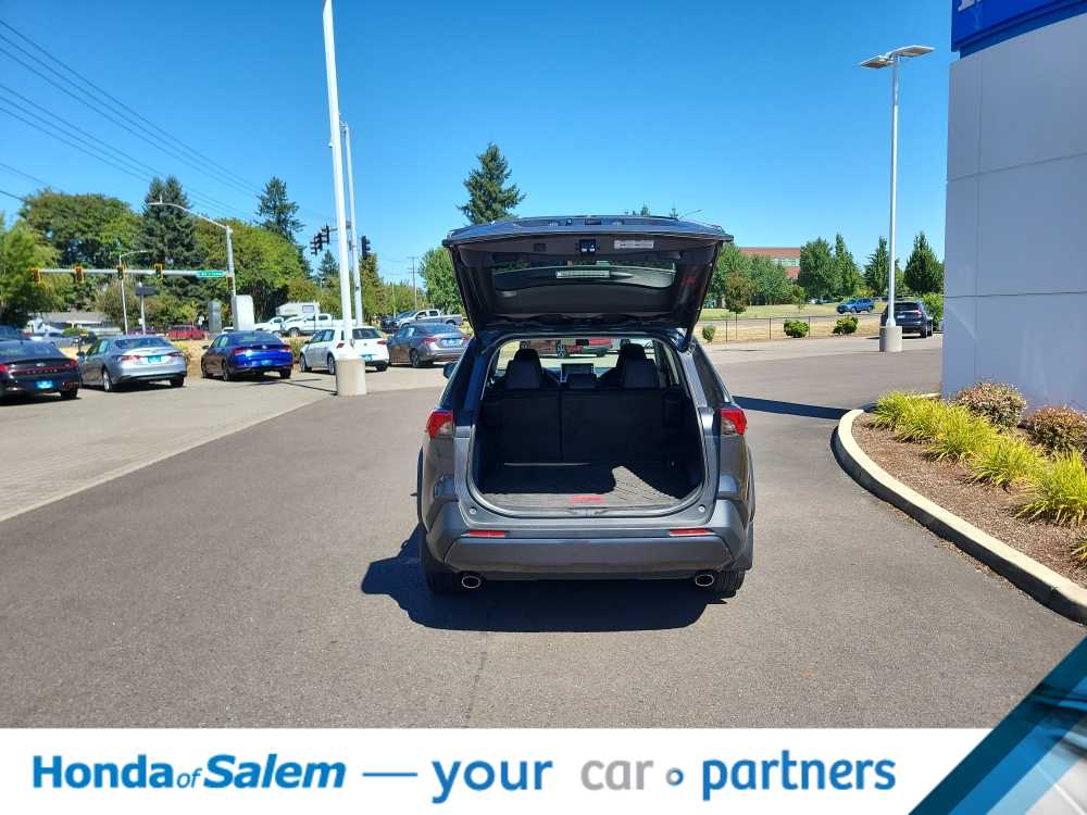 Thumbnail: 2022 Toyota RAV4 - 19