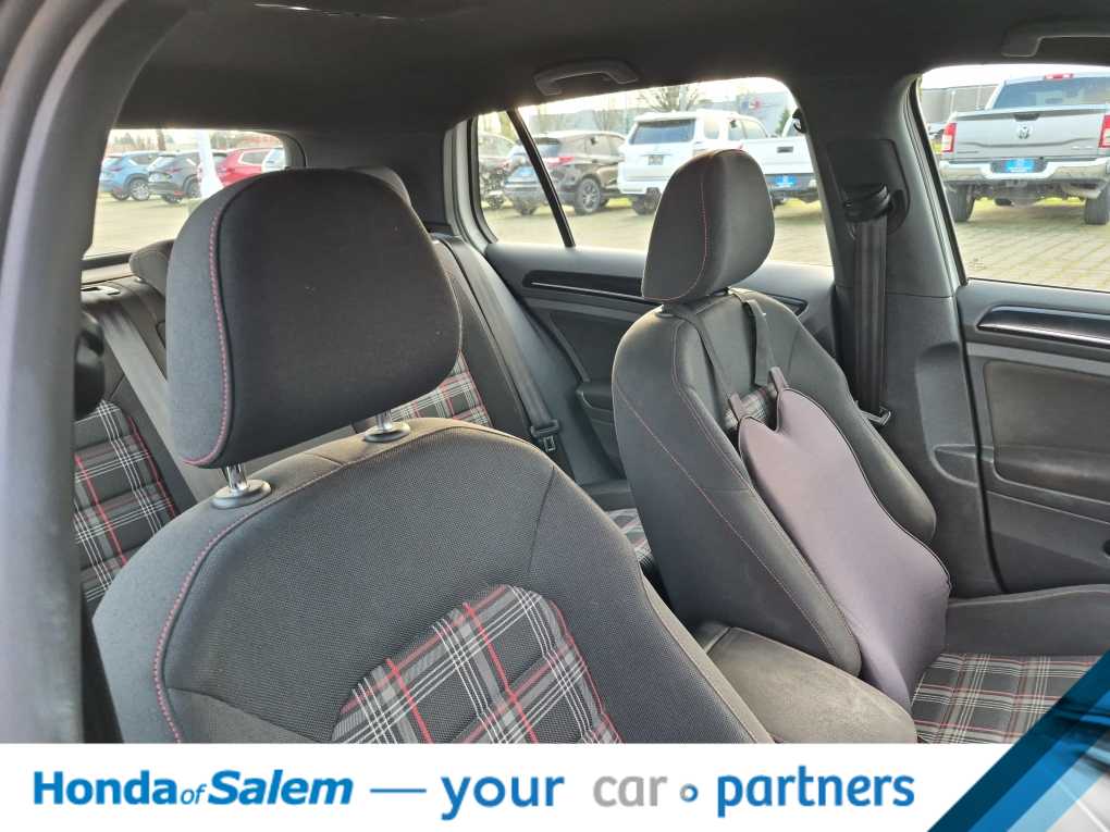 Thumbnail: 2017 Volkswagen Golf - 14