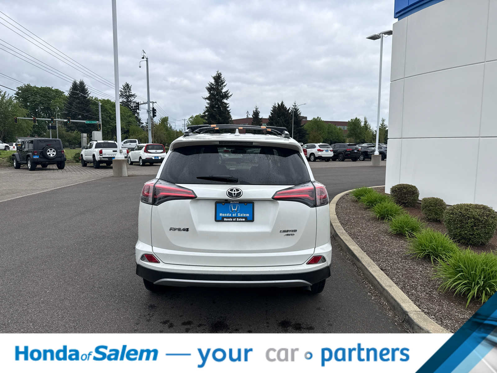 Thumbnail: 2018 Toyota RAV4 - 6