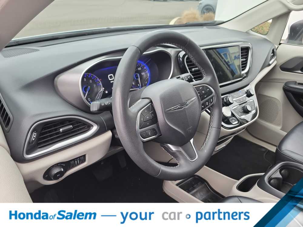 Thumbnail: 2023 Chrysler Pacifica - 2