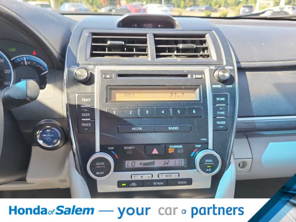 Thumbnail: 2012 Toyota Camry - 16