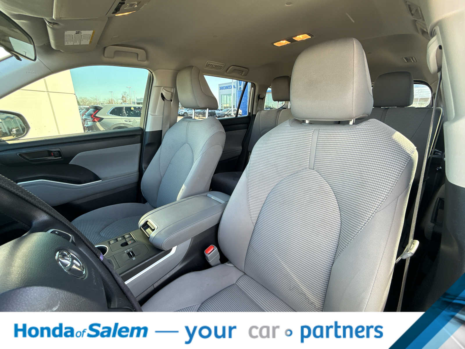 Thumbnail: 2023 Toyota Highlander - 11