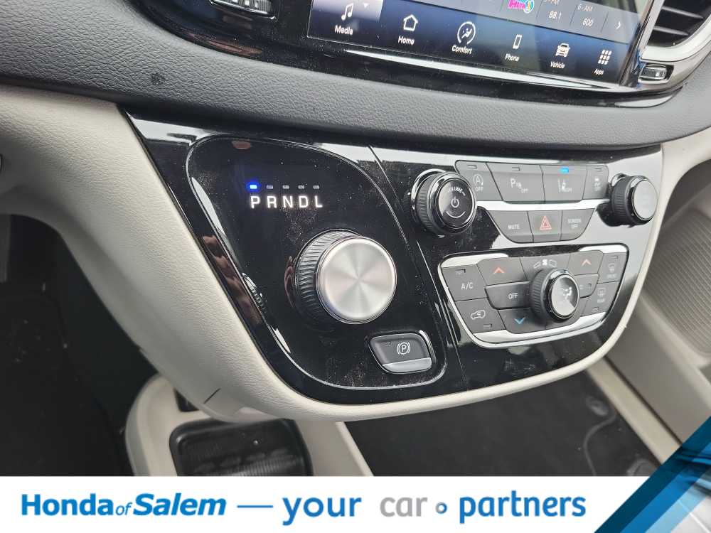 Thumbnail: 2023 Chrysler Pacifica - 17