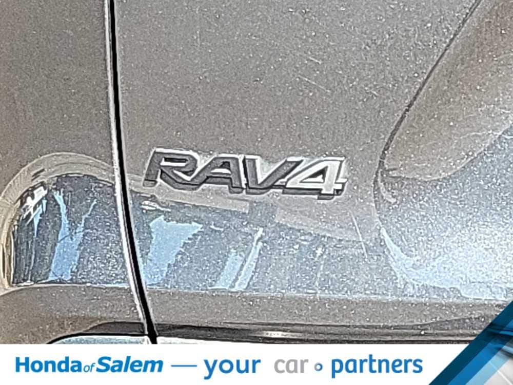 Thumbnail: 2022 Toyota RAV4 - 7