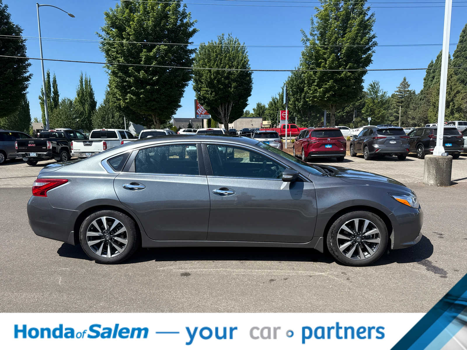 Thumbnail: 2017 Nissan Altima - 7
