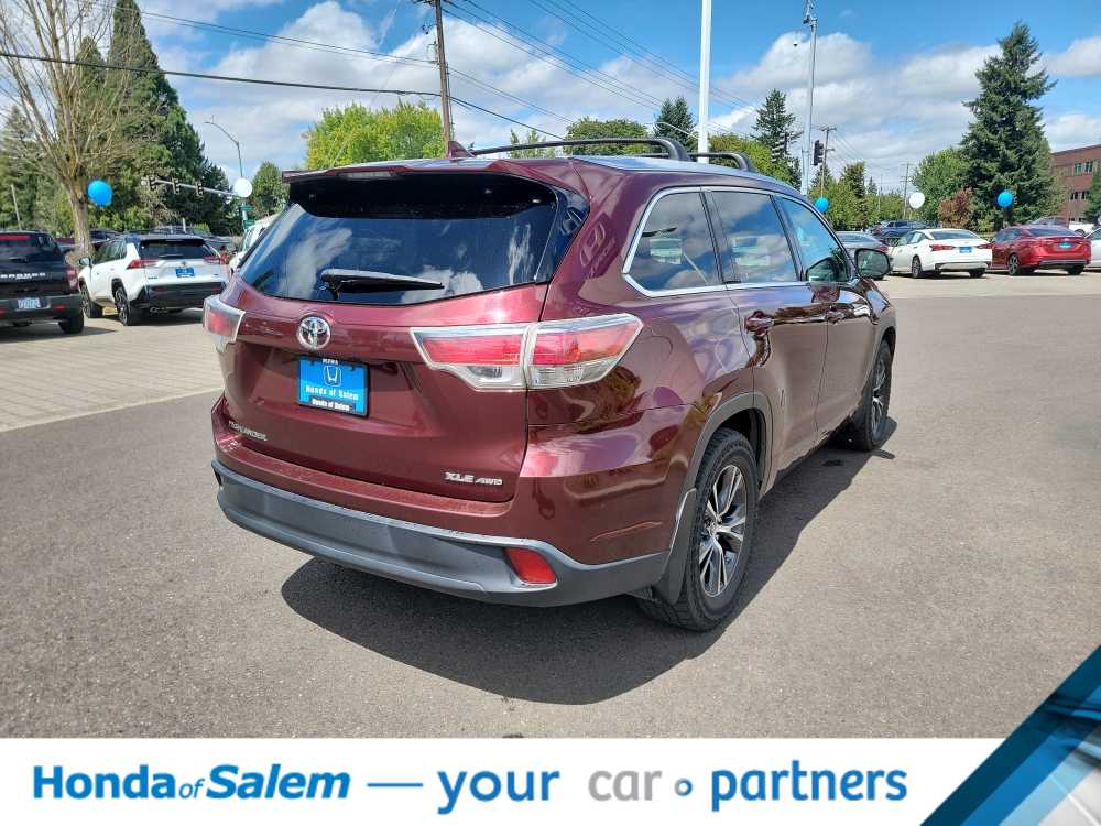 Thumbnail: 2016 Toyota Highlander - 22