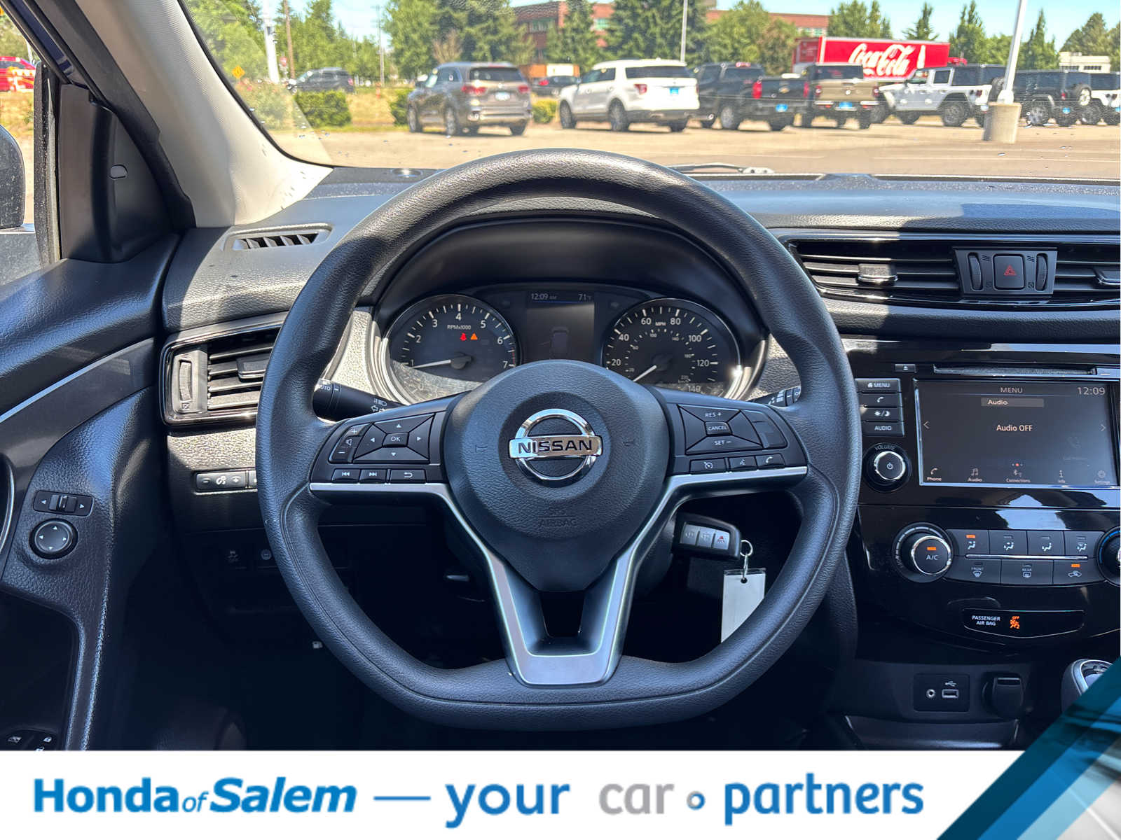 Thumbnail: 2020 Nissan Rogue Sport - 14