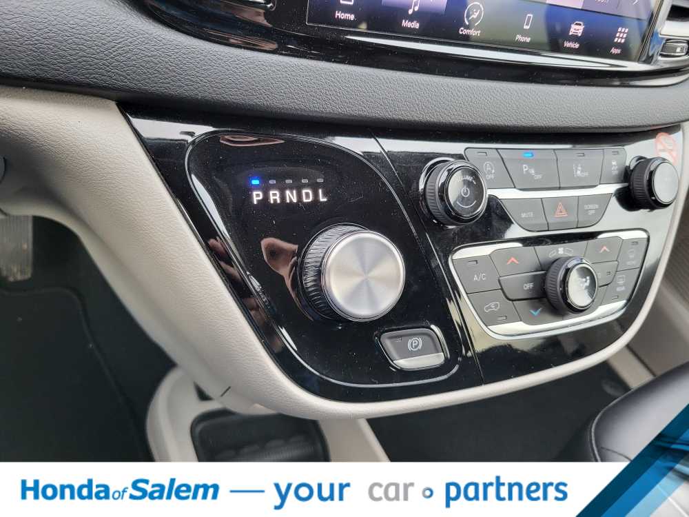 Thumbnail: 2024 Chrysler Pacifica - 17