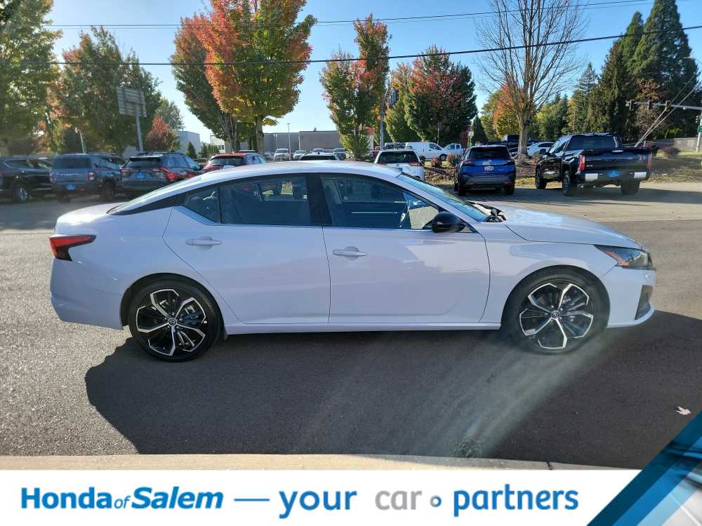 Thumbnail: 2023 Nissan Altima - 23