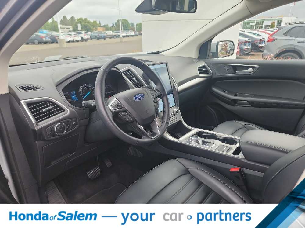 2024 Ford Edge SEL photo 2